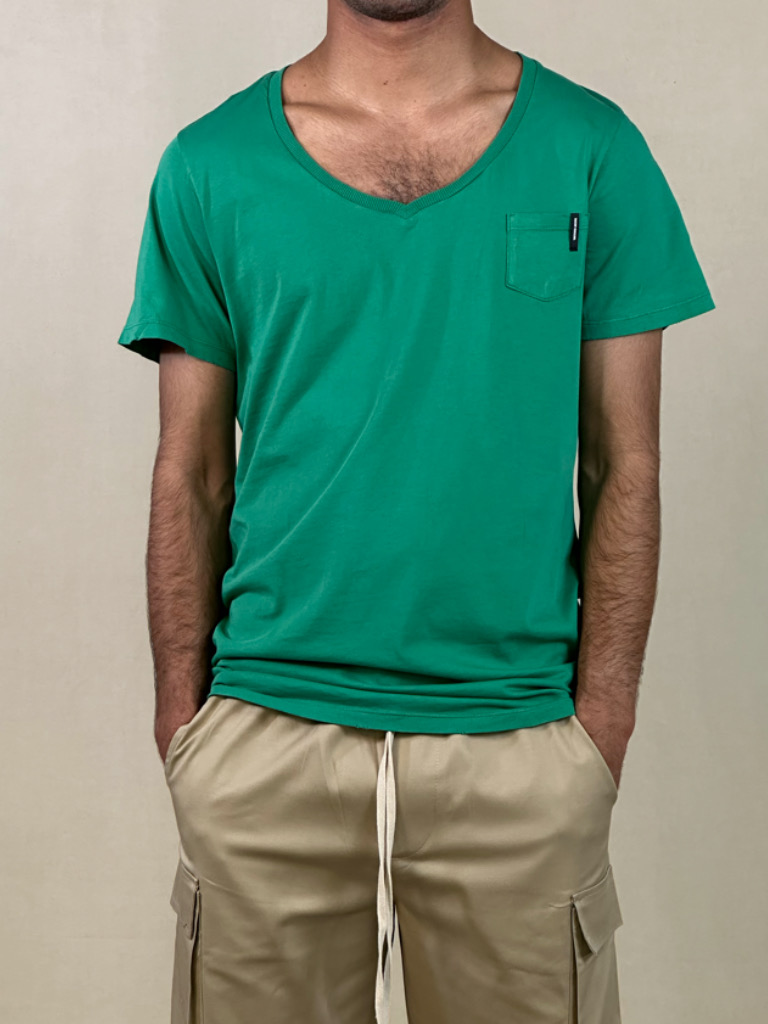 T-shirt Takeshy Kurosawa Με Ανοιχτή Λαιμόκοψη