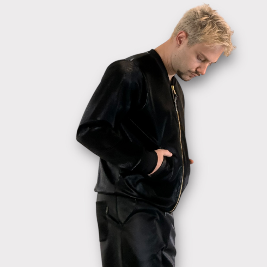 IMG 4215 Takeshy Kurosawa Bomber Hammered