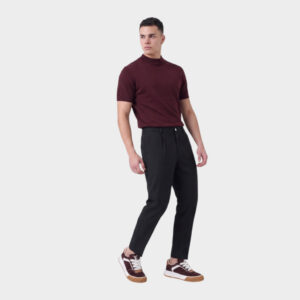 Παντελόνι relaxed fit από ρευστό ύφασμα. Ελαστική μέση. Πιέτες στο μπροστινό μέρος. Μπροστινές τσέπες 78% PL 18% VS 4% EA Made in Italy
